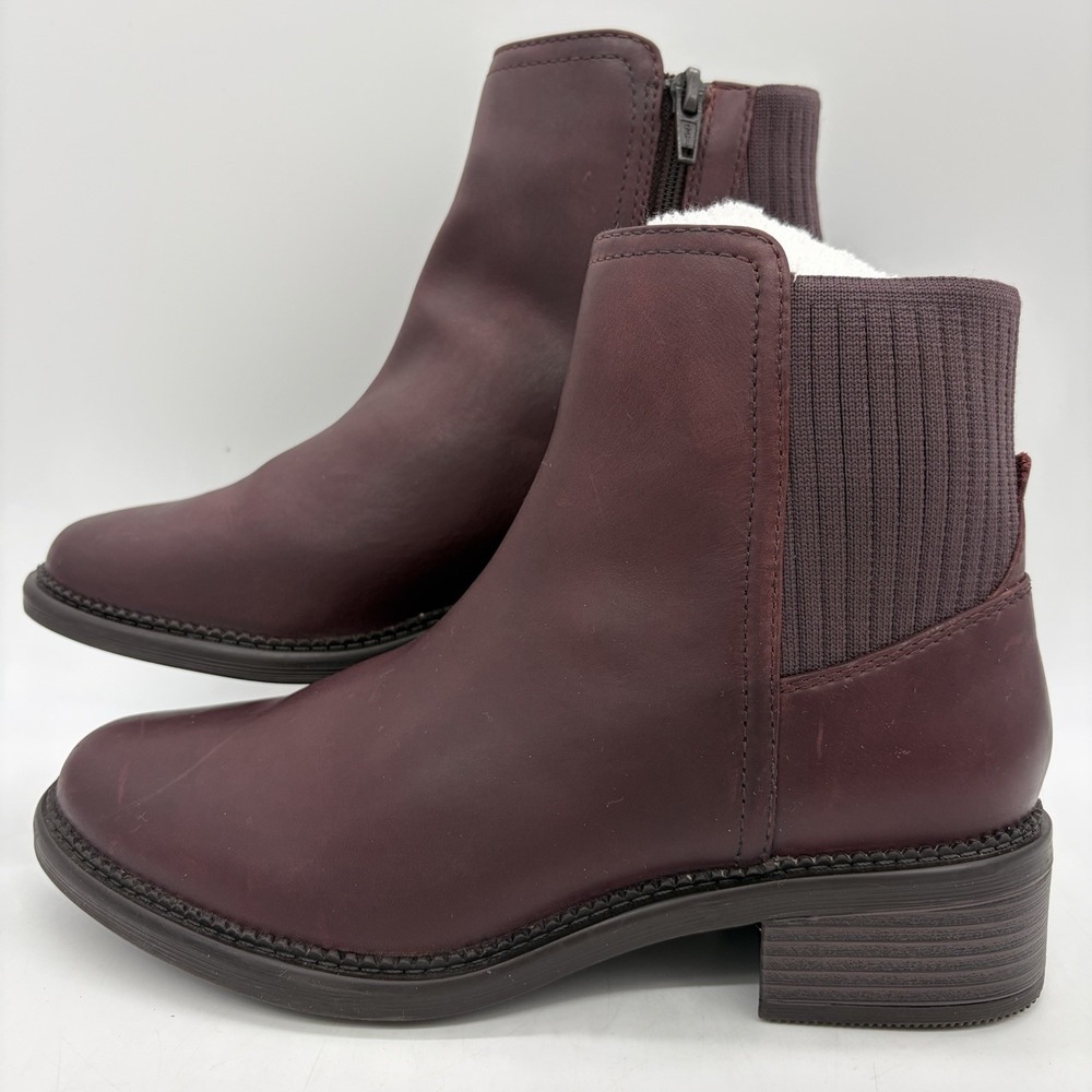 Clarks Collection Womens 7.5 Chelsea Booties Maye Palm Burgundy Gorpcore Zip